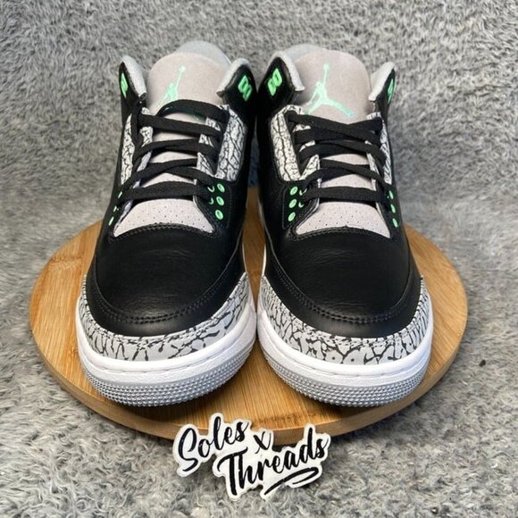 Air Jordan 3 Retro 'Green Glow' Size 10 Men Sneakers CT8532-031 - Picture 4 of 8